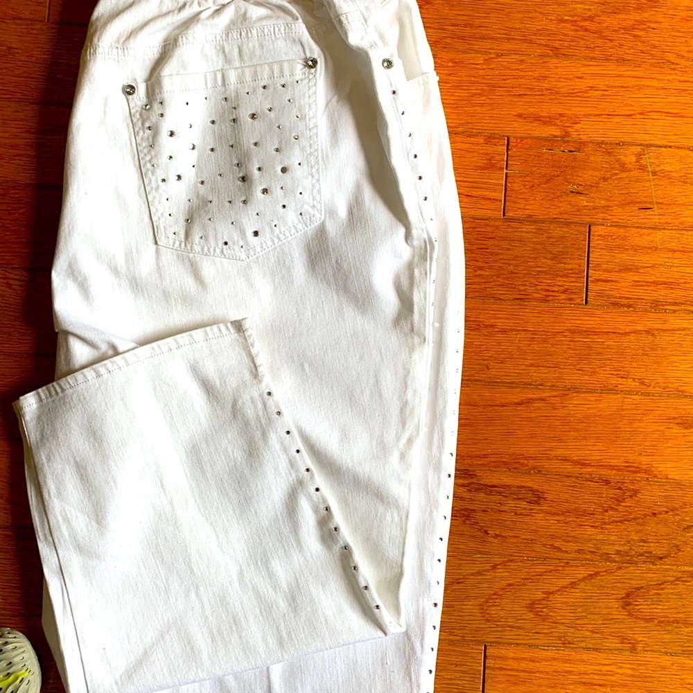 White capris with rhinestone accents - Picture 4 of 6